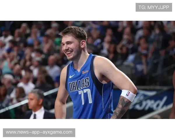 东契奇高位三分稳稳命中,独行侠在关键时刻挺住压力 东契奇高位三分稳稳命中,独行侠在关键时刻挺住压力