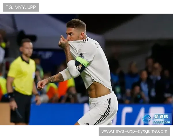 拉莫斯游泳训练动作太优雅：领略足球巨星的水中魅力