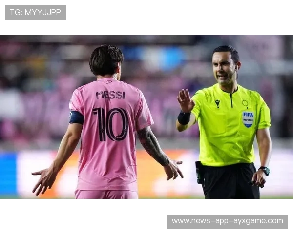 梅西任意球险破门，全场鼓掌